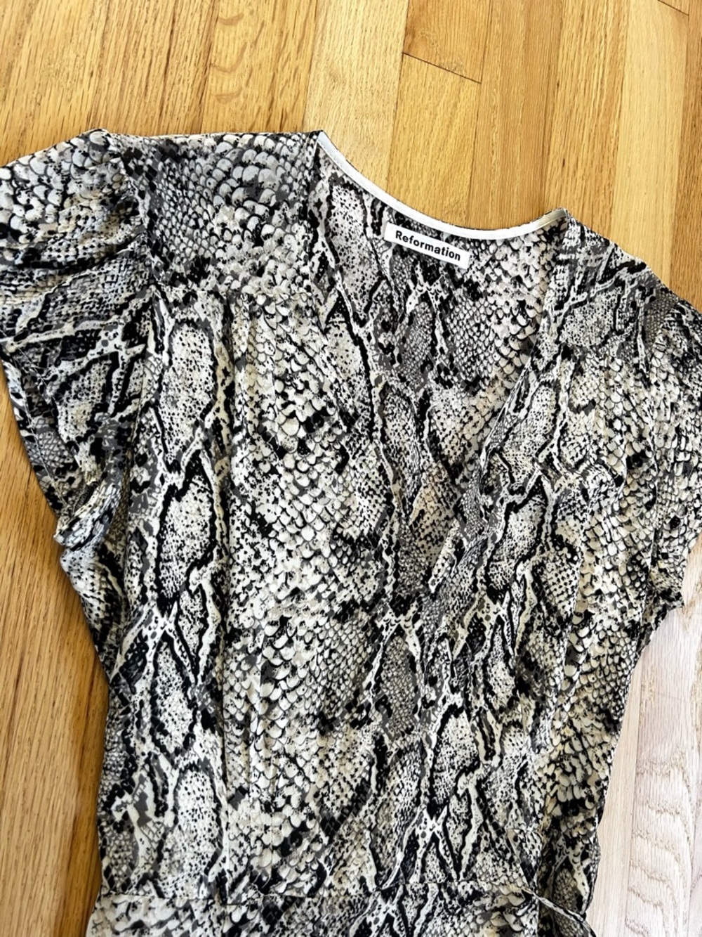 REFORMATION carina midi wrap dress snake print beige black size M - Picture 6 of 12